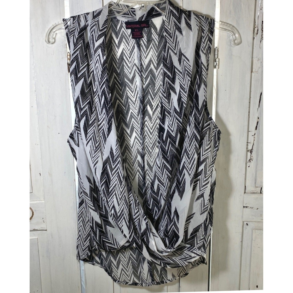 Material Girl Elegant Zig Zag Wrap Sleeveless Blouse XL Sheer Drapey Layering